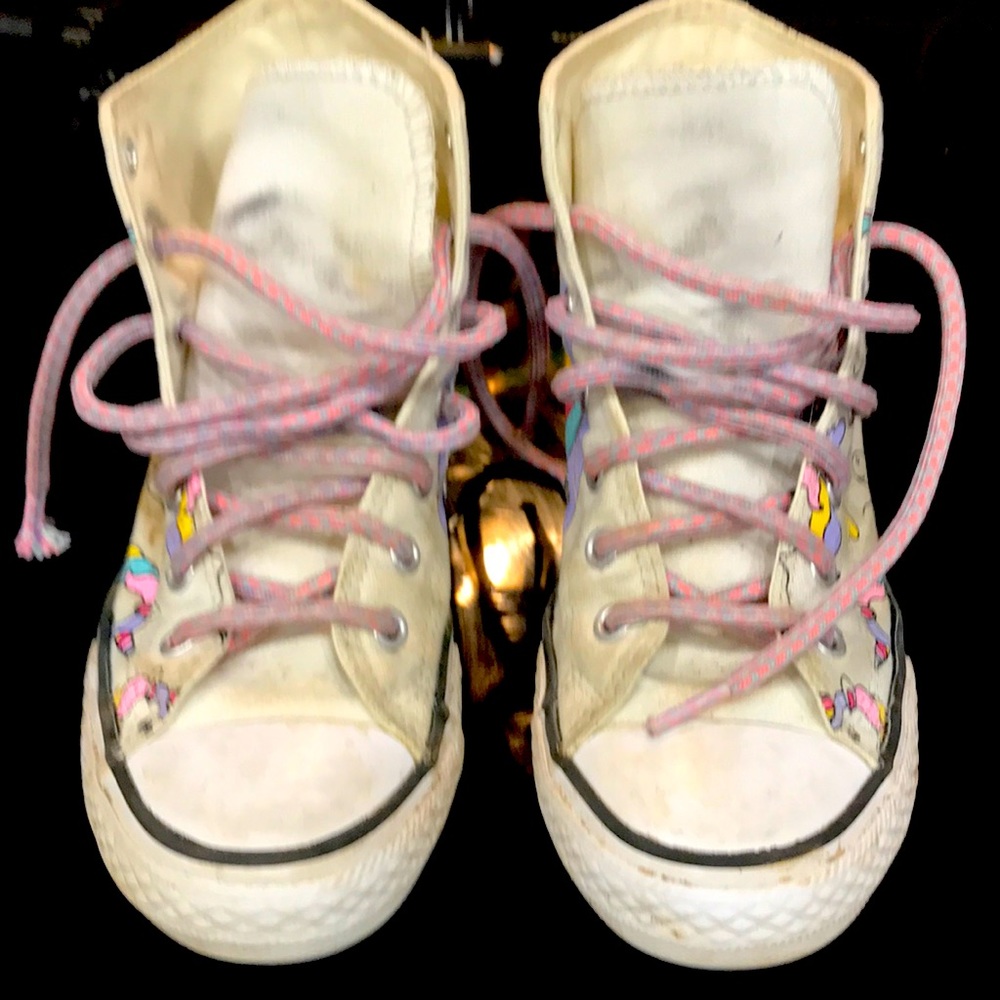 SZ 2 KIDS CONVERSE HIGH TOPS WITH RAINBOWS & UNICORNS. Purple/pink strings 🦄🦄